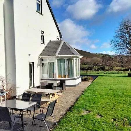 Killarney Farm House. Exterior photo