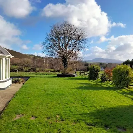 Killarney Farm House. Exterior photo